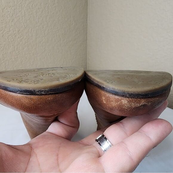 Frye- Carly Chelsea Ankle Camel Leather Pull On Neutral Booties, Size 8M - Picture 2 of 10